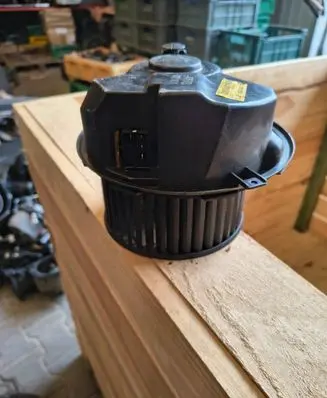 Volkswagen Golf V Heater fan/blower F983228M 1K1820015