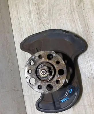 Mercedes-Benz C W204 Front wheel hub 20401