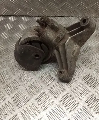 Volvo S40, V40 Engine mount bracket