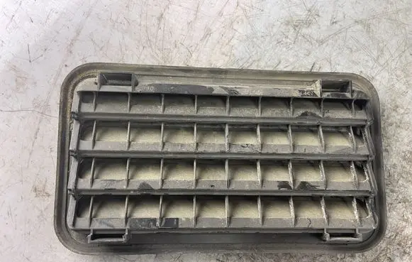 Nissan Navara D40 Quarter panel pressure vent 76804eb000