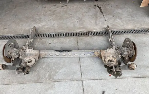 Renault Trafic III (X82) Rear axle beam