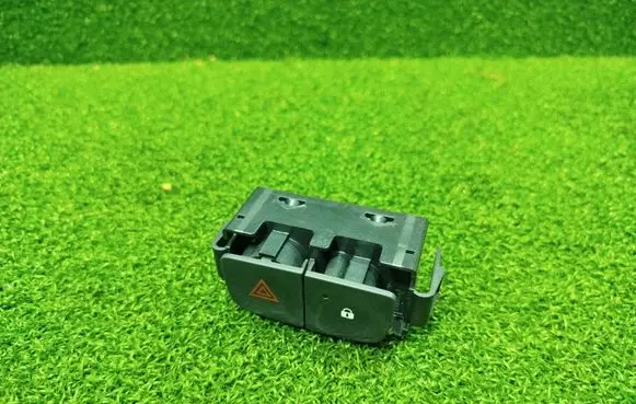 Renault Trafic III (X82) Hazard light switch 252100622R