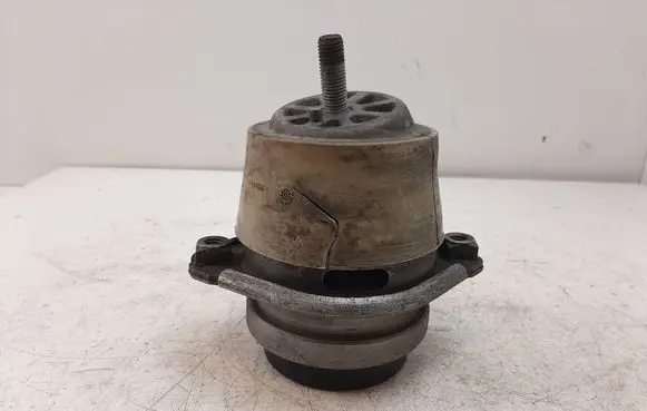 Porsche Cayenne (9PA) Engine mount bracket 94837505001