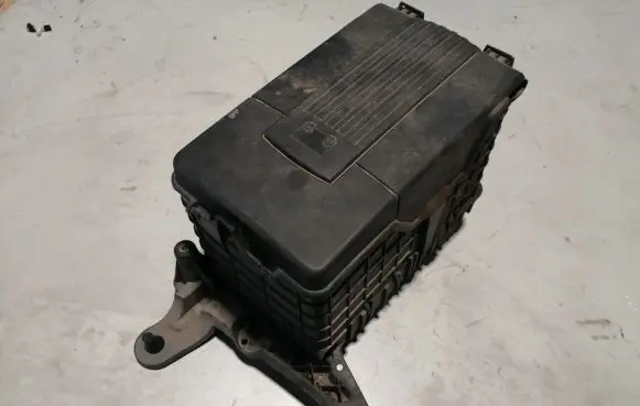 Volkswagen PASSAT B6 Battery box tray 1K0915443A 1K0915333