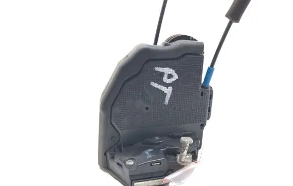 Toyota Avensis T270 Rear door lock