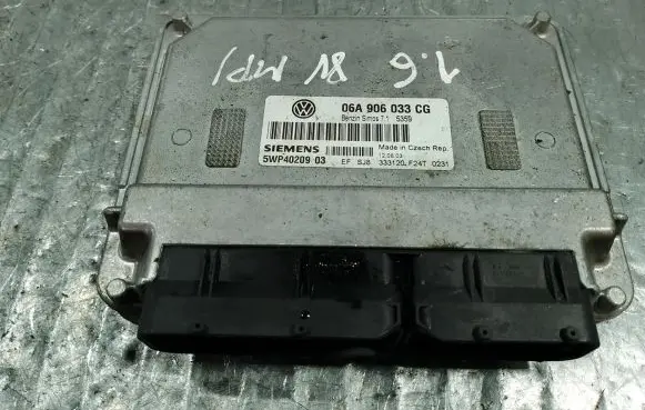 Volkswagen Touran I Engine control unit/module ECU 06A906033CG