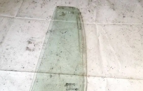 Opel Zafira A Rear vent window glass as2