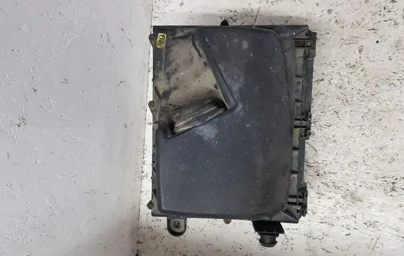 Opel Vectra C Air filter box 55350912