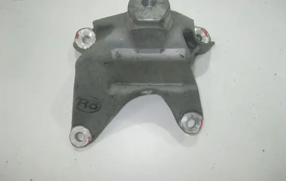 Audi A4 S4 B9 8W Engine mounting bracket 8W0199307C