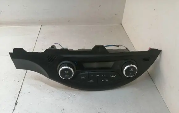 Toyota Yaris Climate control unit 75F206