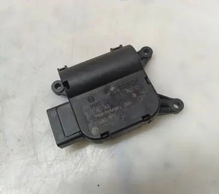 Volkswagen PASSAT B6 Air flap motor/actuator 0132801363 240105 CZ1168802872