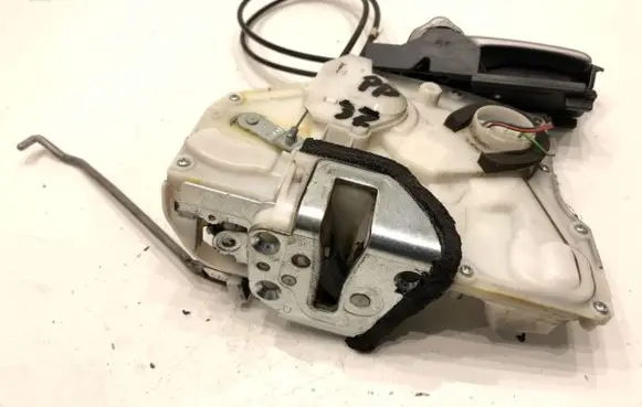 Suzuki Swift I Front door lock
