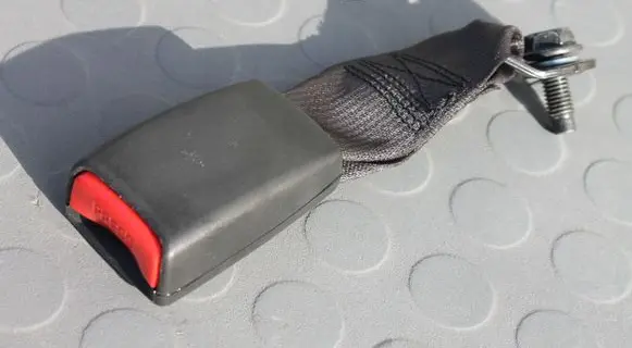 Nissan Note (E12) Rear seatbelt buckle