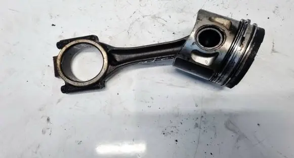 Volkswagen Touran I Piston with connecting rod 