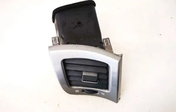 Toyota Avensis Verso Dash center air vent grill 5566044080 55660-44080