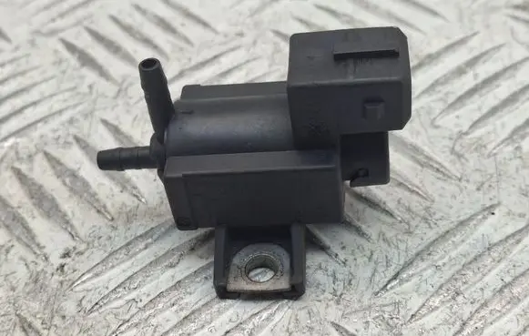 Toyota Avensis T270 Turbo solenoid valve 258600R010 2828606