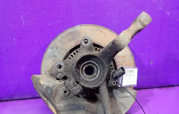 Volkswagen Golf III Front wheel hub spindle knuckle