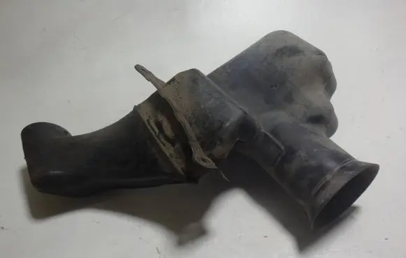 BMW 5 E39 Air intake duct part 1742538