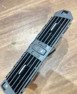 BMW 5 E60 E61 Dash center air vent grill 6910734 7009275