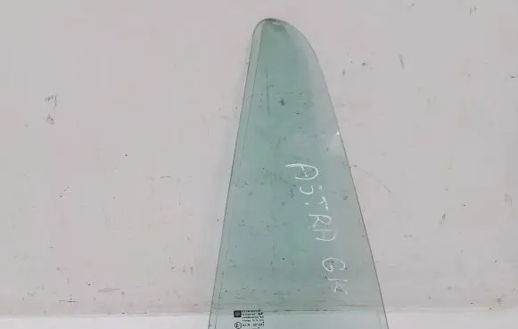 Opel Astra H Rear vent window glass 43R001582
