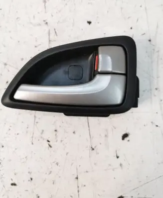Hyundai ix35 Front door interior handle 826232S000