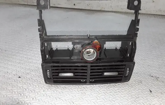 Audi A8 S8 D3 4E Rear air vent grill 4E0819203A