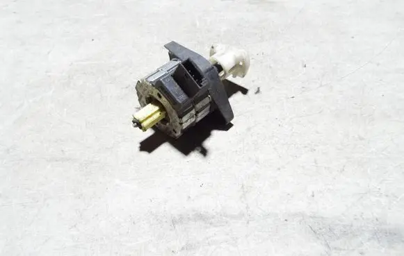 BMW 7 E38 Headlight level adjustment motor 8362048
