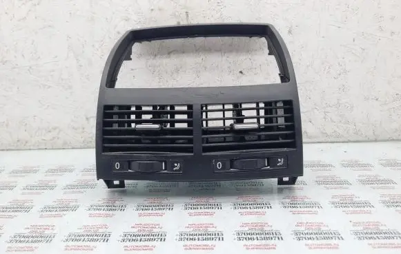 Volkswagen Touareg I Dash center air vent grill 7L6819727