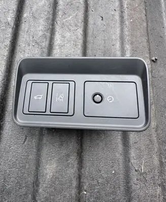 Land Rover Discovery 5 Tailgate opening switch GK7211654DB 16050902 M08145006257