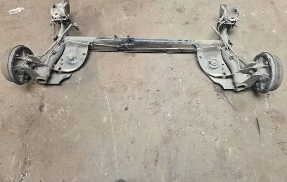 Dacia Sandero II Rear axle beam 555016932R 2438922 09307H4617
