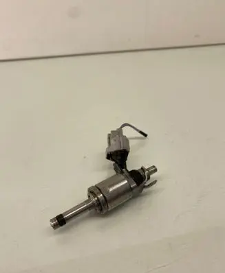 Nissan Pulsar Fuel injector H8201141604