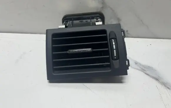 Mercedes-Benz C W204 Dashboard side air vent grill/cover trim A2048300754