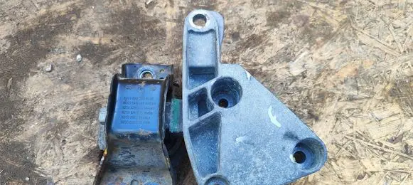 Renault Megane II Engine mount bracket 8200592642 8200438263 8200549046