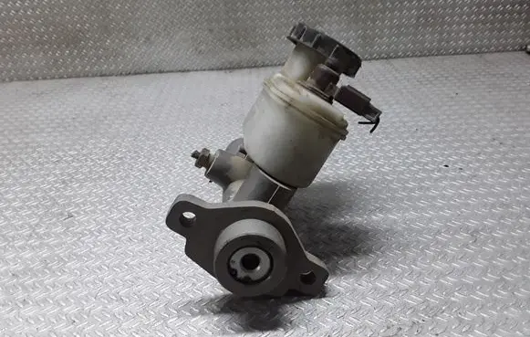 Nissan Almera Tino Master brake cylinder 22157879