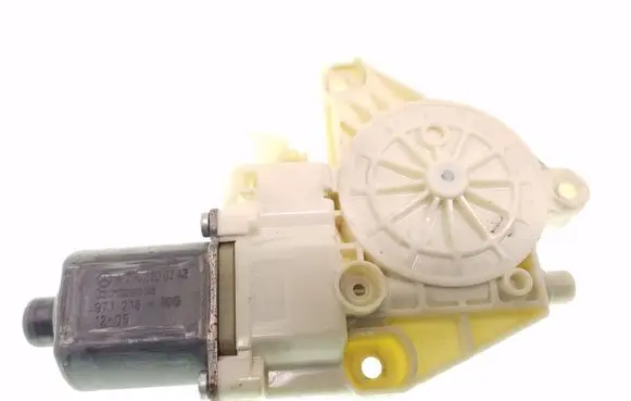 Mercedes-Benz E W212 Front door window regulator motor 0130822502 A2048200242