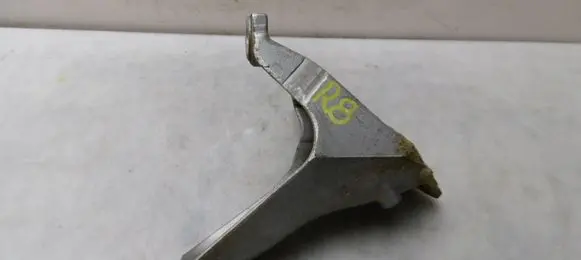 Audi R8 42 Engine mount bracket 420199307F