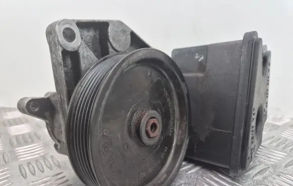 Mercedes-Benz E W212 Power steering pump 0064664401 LH2115842