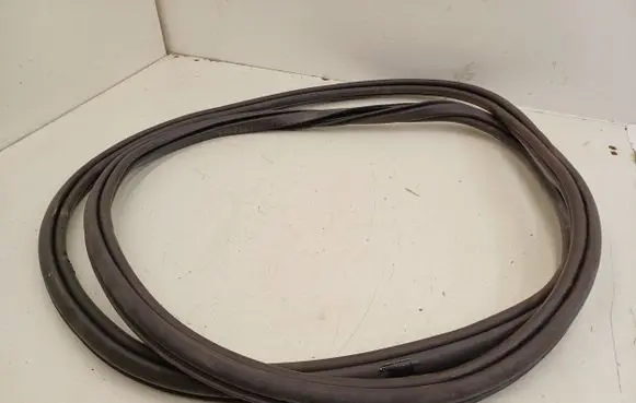 Volvo XC90 Front door rubber seal 31457673