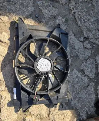 Chrysler Pacifica Electric radiator cooling fan