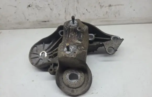 Audi A6 S6 C6 4F Engine mounting bracket 4F0199351H