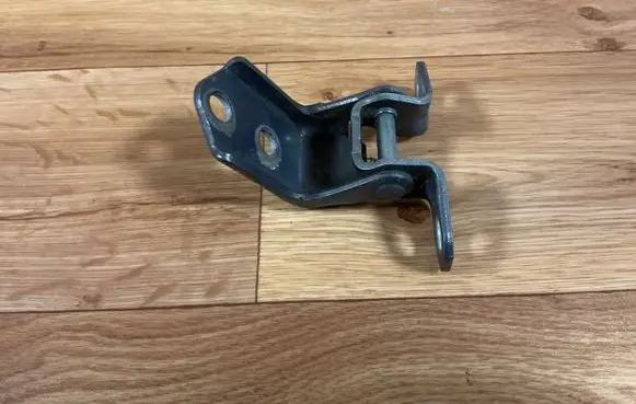 Mazda 3 I Rear door lower hinge