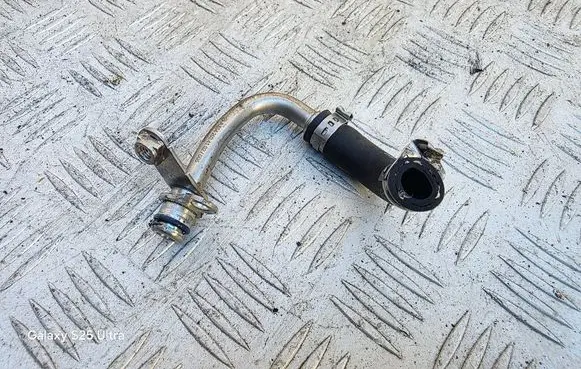 Engine coolant pipe/hose