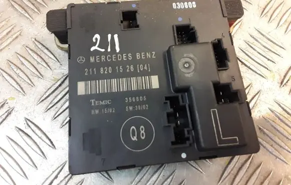 Mercedes-Benz E W211 Door control unit/module 2118201526 A2118201526