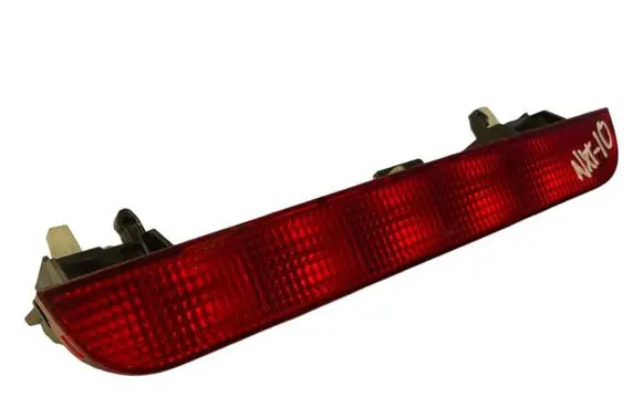 Nissan X-Trail T30 Third/center stoplight P1842