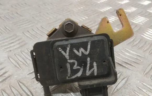 Volkswagen PASSAT B4 Air pressure sensor 0261230008