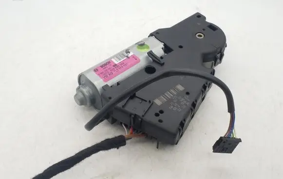 Volkswagen Touareg I Sunroof motor/actuator 0390200021 7L6959591 926696564