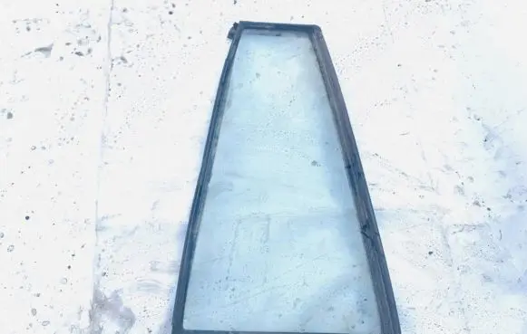 Mazda Premacy Rear vent window glass 