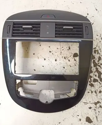 Nissan Pulsar Dash center air vent grill 682623ZL0A