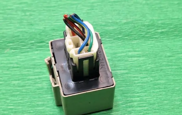 Subaru Forester SH Hazard warning light relay 0665005480 1665005480