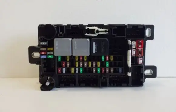 Land Rover Evoque II Fuse module M8D214N030AA